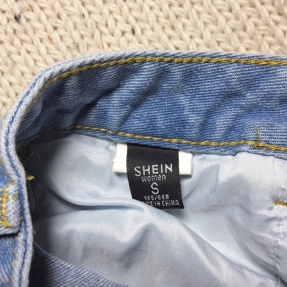 Distressed Denim Women Shorts - Picture 4 of 4